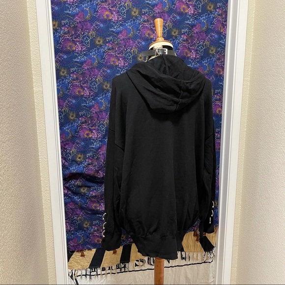 🌈 Amazing modern street studded hoodie - Picture 7 of 11